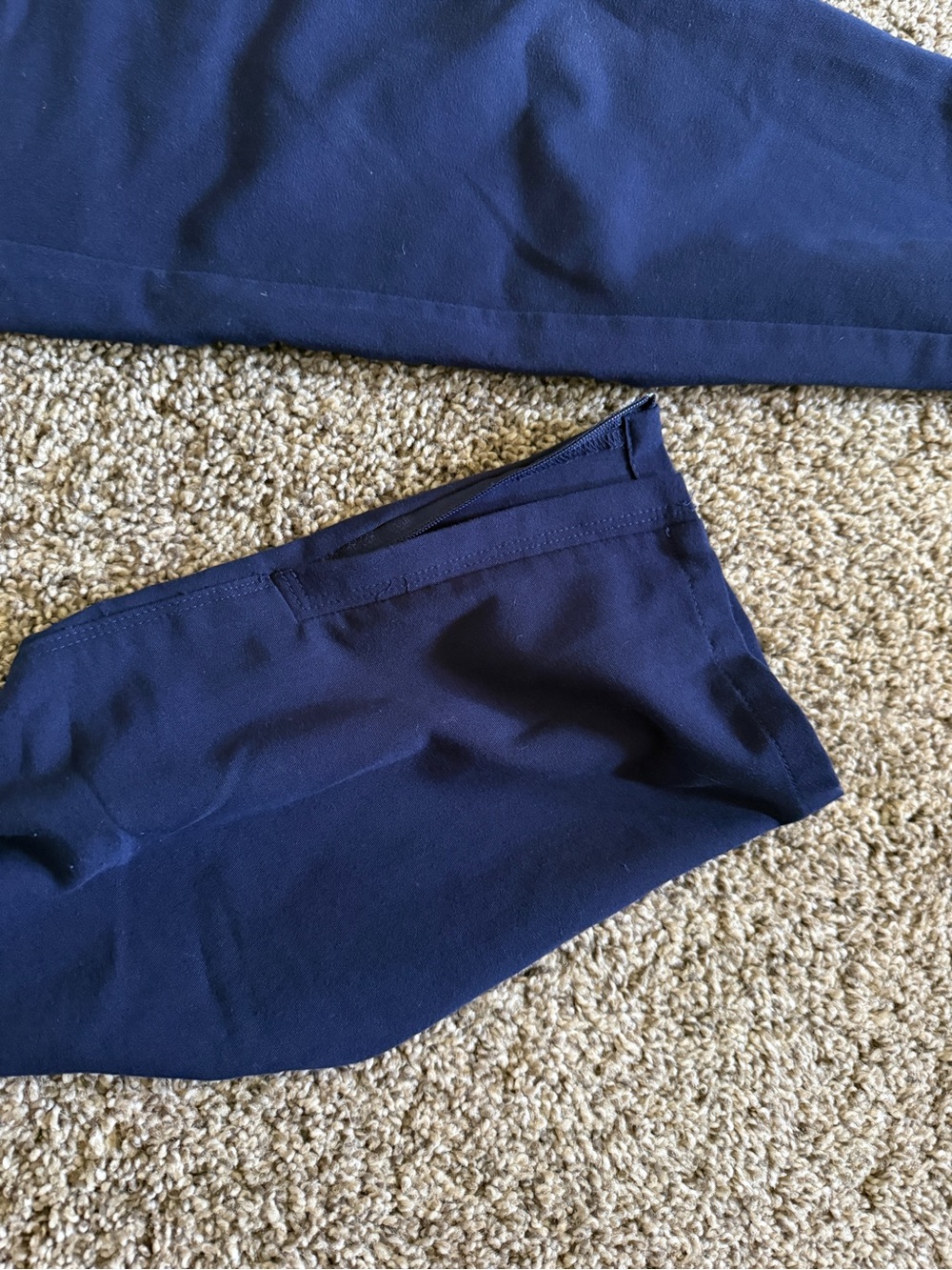 FIGS rafaela oversized scrub top and straight leg bottoms set. - Picture 5 of 5